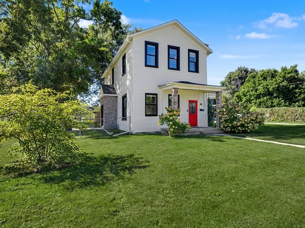 158 S Sycamore St, El Paso, IL 61738