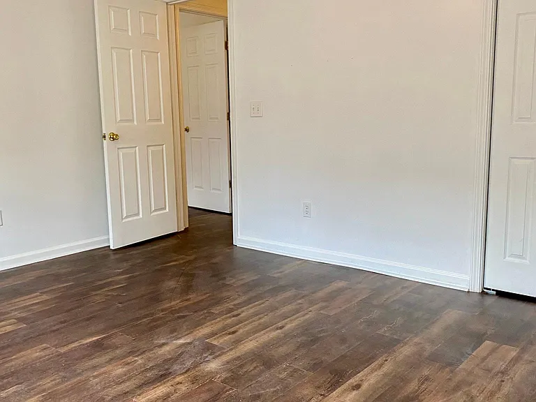 313 Lisbon Dr — Photo 8