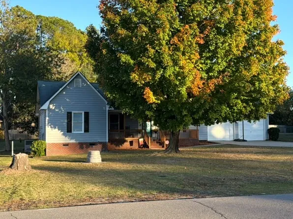 3541 Sturbridge Dr, Hope Mills, NC 28348