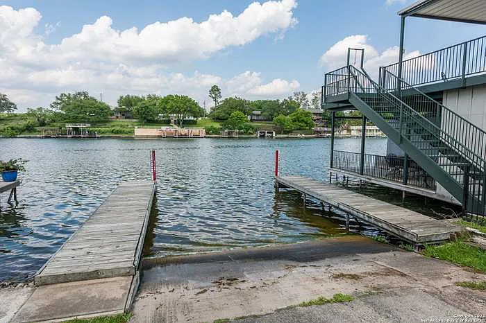 305 Riverside Dr — Photo 23