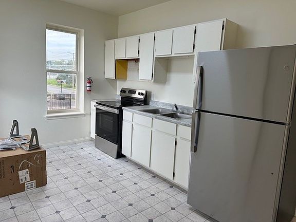 4th image of 1328 Lehman St #2
