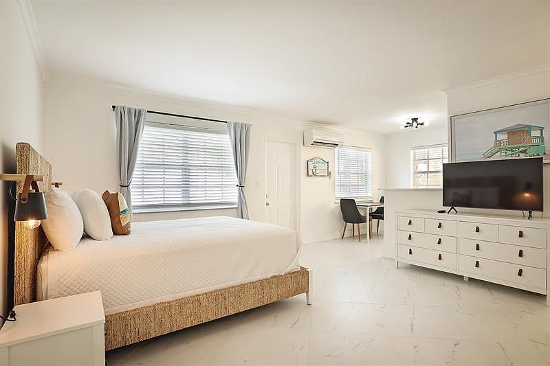1st image of 4529 N Ocean Dr #6