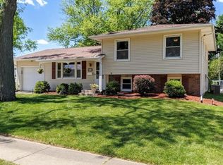 3610 Welshire Dr, Bettendorf, IA 52722