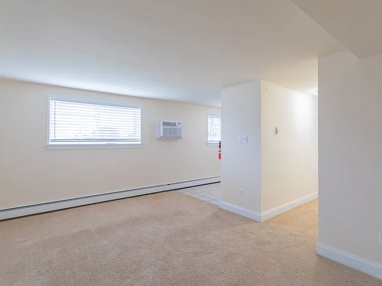 Pear Tree Court Apartments — Photo 9