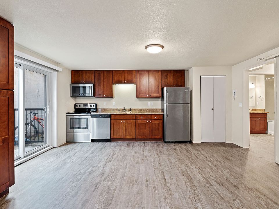 1st image of 1520 NE 143rd St #101