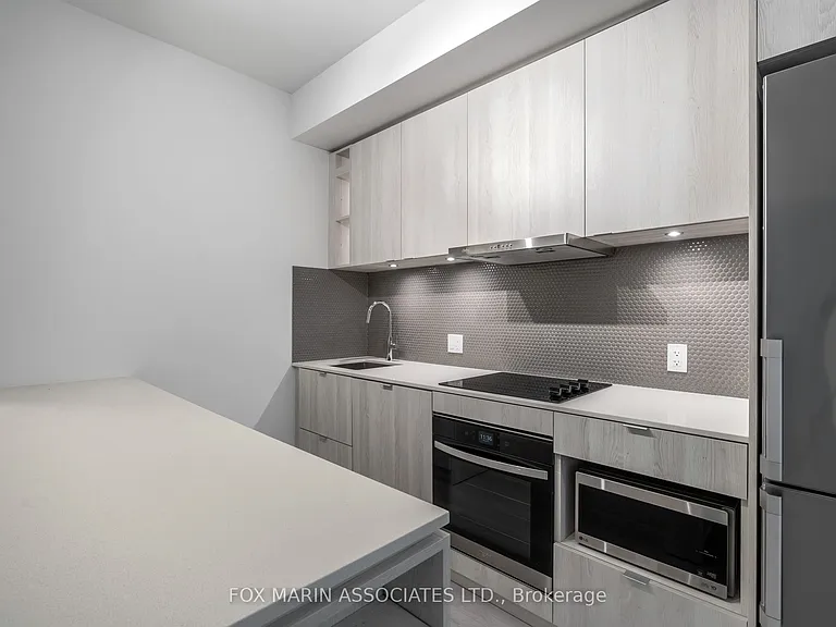 11 Yorkville Ave #802 — Photo 6