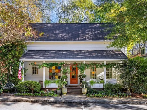 9043 Selborne Ln, Chattahoochee Hills, GA 30268