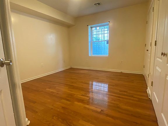 4th image of 141 S 15th St Floor 1