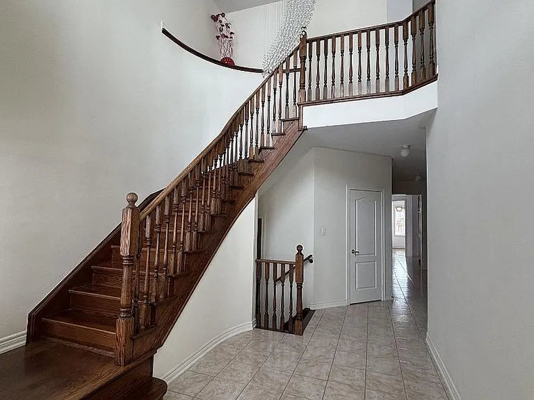276 The Bridle Walk — Photo 2