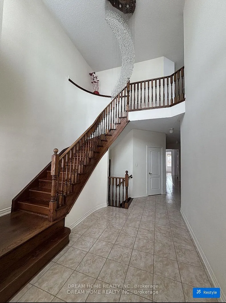 Building Photo - 276 The Bridle Walk