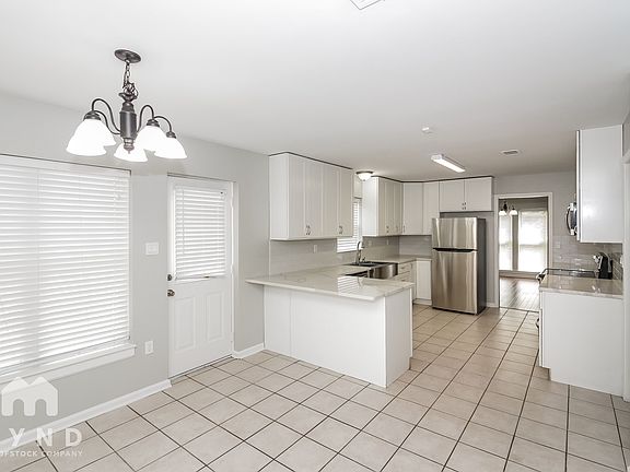 3rd image of 8145 Creekside Cir N