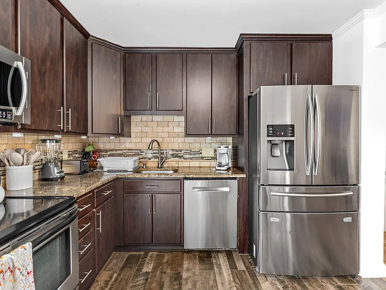 803 Matthews Dr — Photo 14