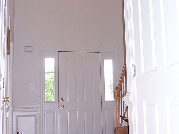 2nd image of 101 Oriole Ln