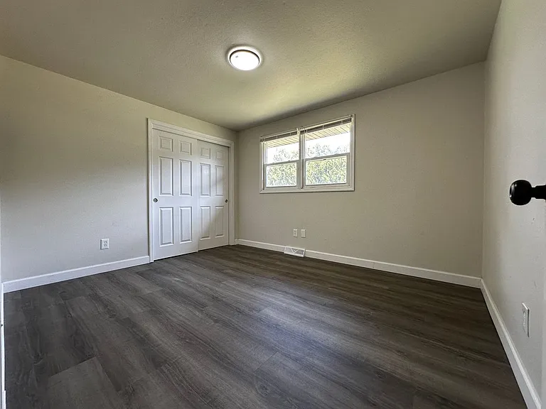 2746 Nicolet Dr — Photo 18