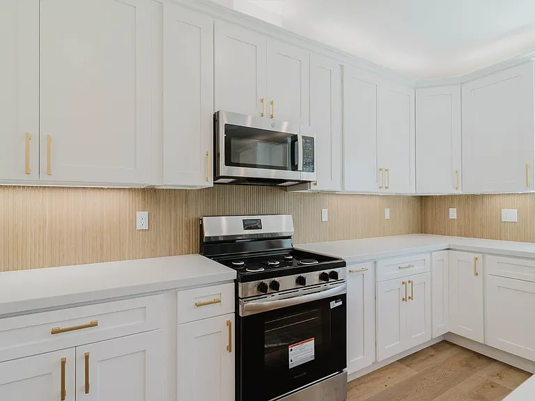 1079 E Elmwood Ave — Photo 21