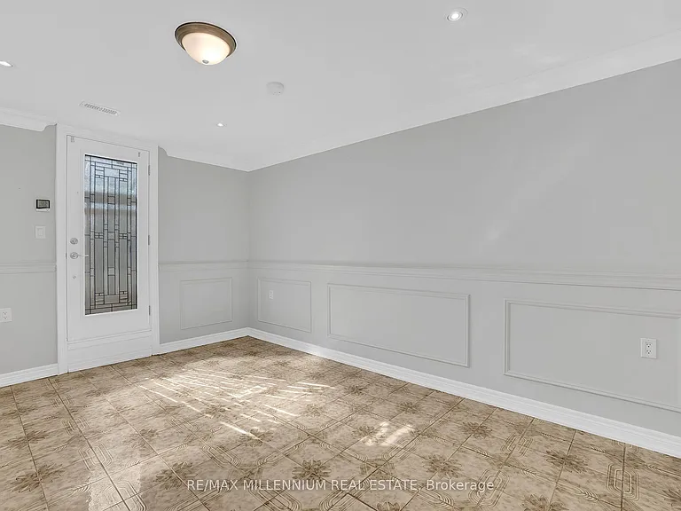 99 Willis Rd #LOWER — Photo 6