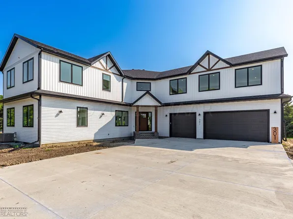 301 6th St NE, Hillsboro, ND 58045