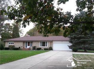 24675 Huron River Dr, Rockwood, MI 48173