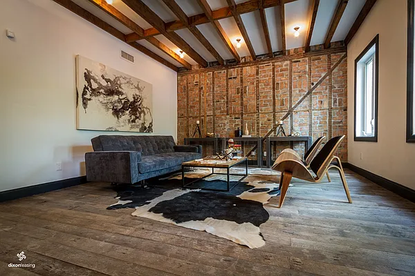 Rented by Dixon Advisory USA Inc. | media 6