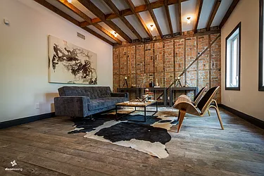 Rented by Dixon Advisory USA Inc.