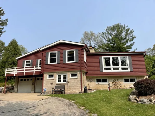 W310S282 Maple AVENUE, Waukesha, WI 53188