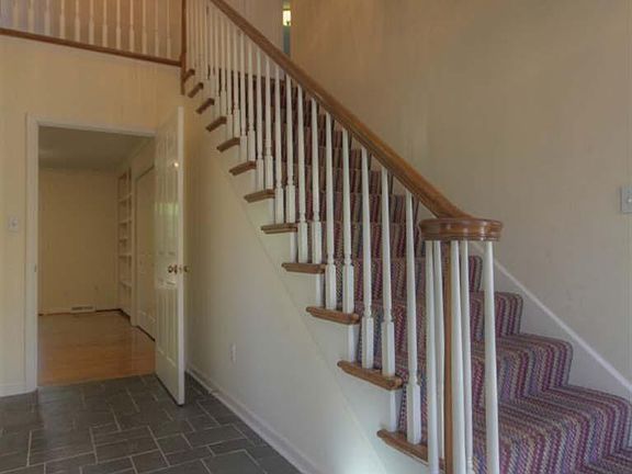 4th image of 648 Lakeshore Dr