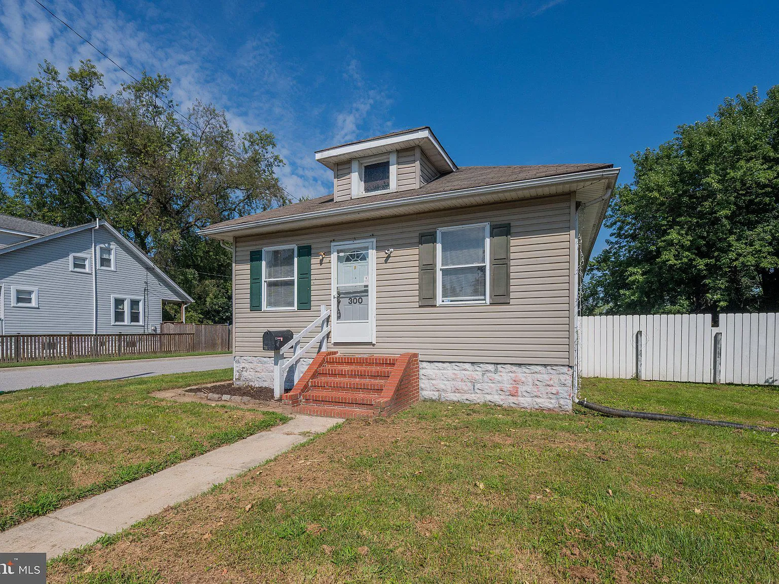 3 bed, 864 sqft, $2,200 — Photo 2
