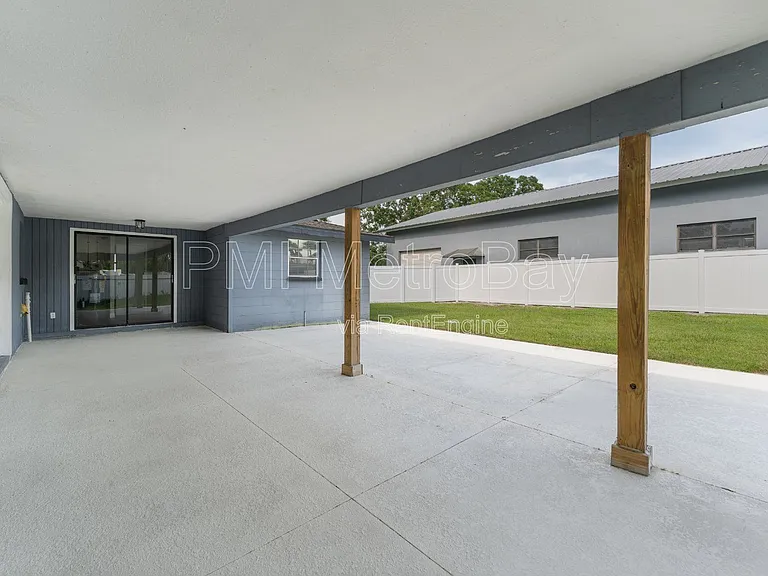 6121 N Falkenburg Rd — Photo 38