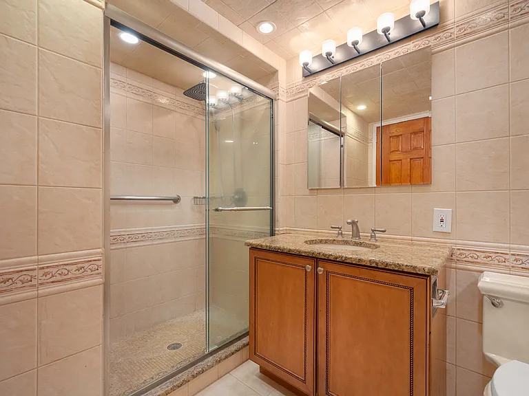 141 Great Neck Rd #2G — Photo 24