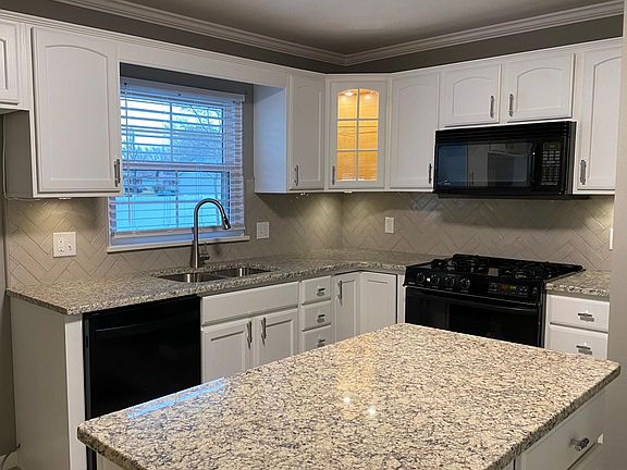 Kitchen Island/Tile Back Splash