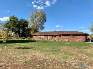 11 Lake Moon Dr, Holland, OH 43528