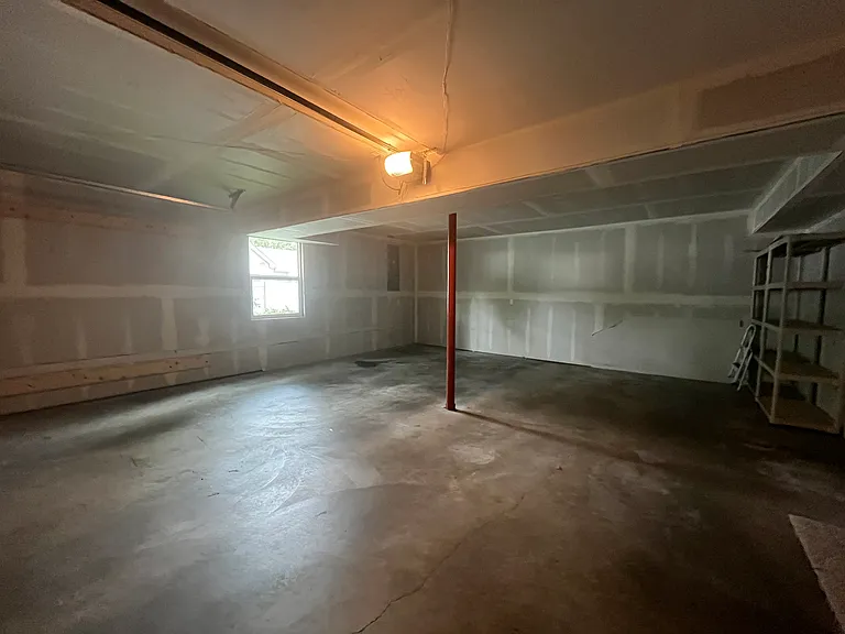 308 Salem St — Photo 24