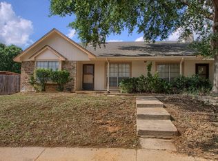 302 Bluegrass Ln, Euless, TX 76039