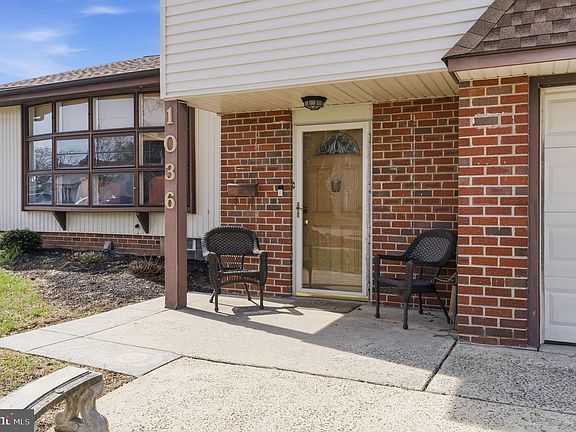 4th image of 1036 Camas Dr