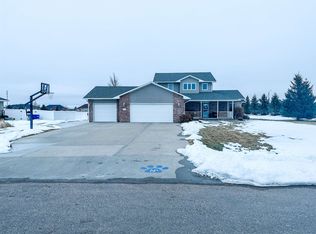 757 E Briarwood Ln, North Platte, NE 69101