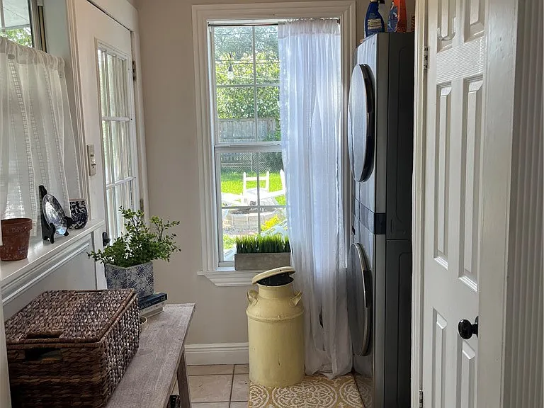 440 Naples St — Photo 6