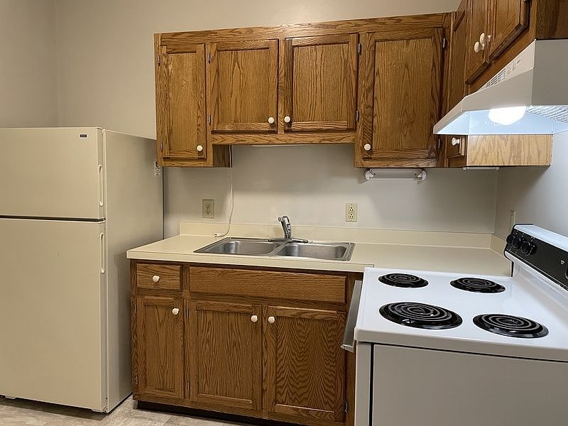 1st image of 527 High St APT 201