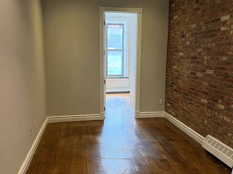 219 E 28th St #1A — Photo 1
