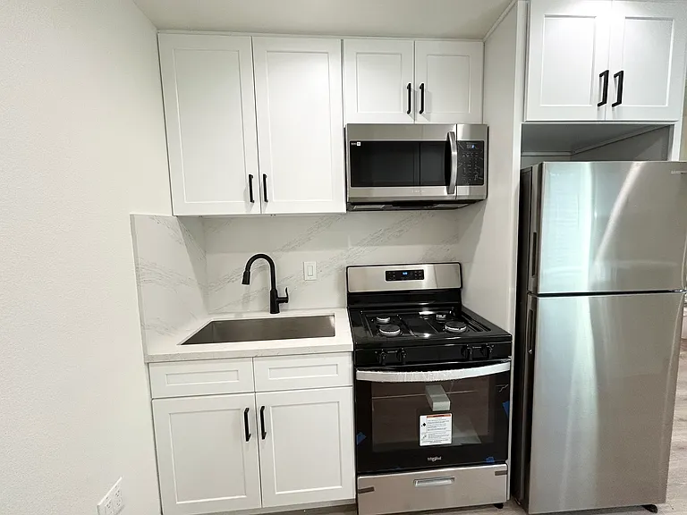 616 E Avenida De Las Flores #C — Photo 3
