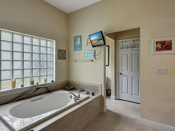 2044 NW Chenille Lane, Stuart, FL 34994