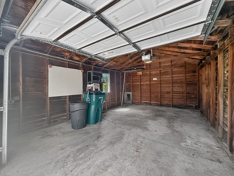2507 Windemere Rd — Photo 32