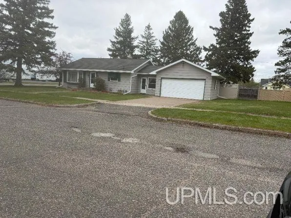 101 Beech St, Kingsford, MI 49802