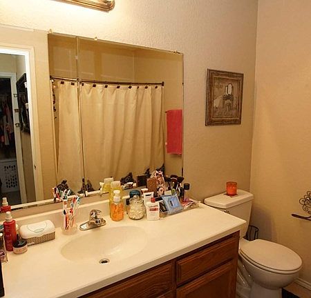 3rd image of 3721 Albanian St