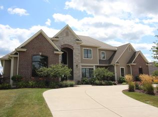 1241 Mary Hl, Hartland, WI 53029