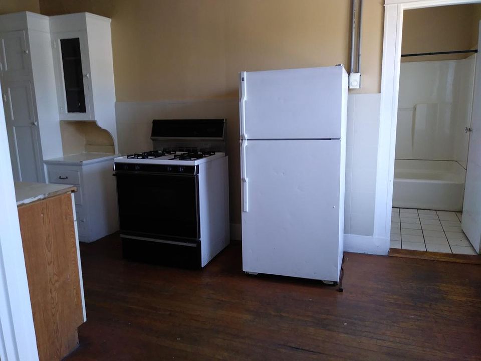 2nd image of 585 Main St APT 9