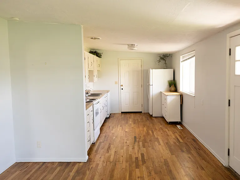 1316 Kent Cir — Photo 6