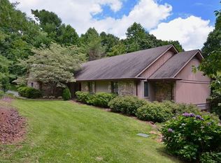 100 Greenleaf Dr, Flat Rock, NC 28731