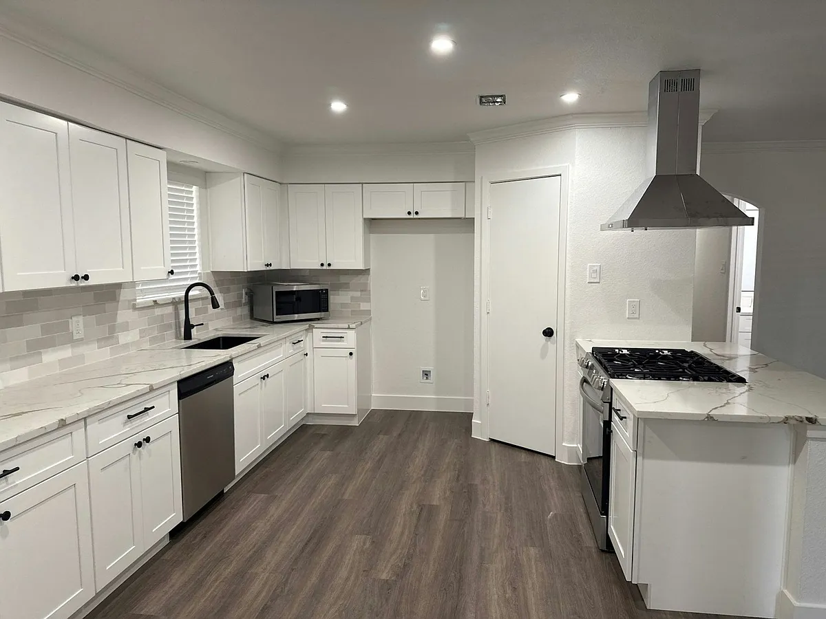 Building Photo - 4510 Bungalow Ln