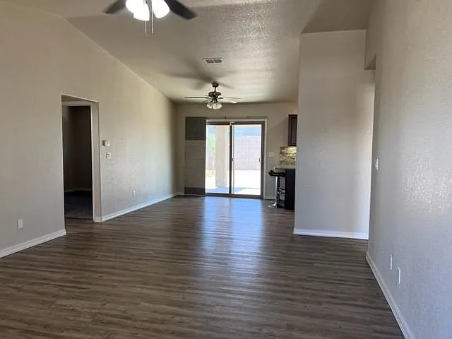2843 E Luna Vis — Photo 9