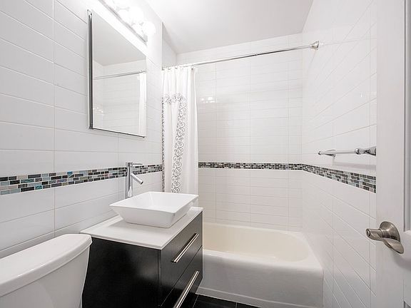 4th image of 5800 Arlington Ave APT 3L